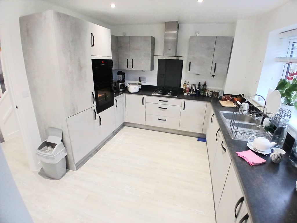 Property photo 3 of 19 Image