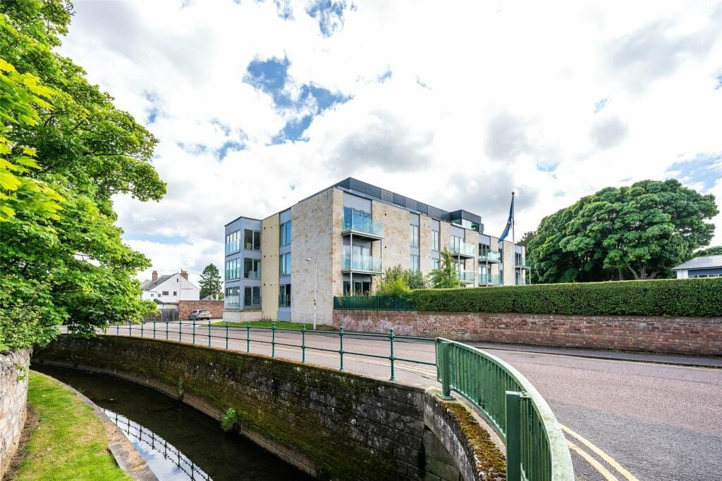 Property photo 1 of 32