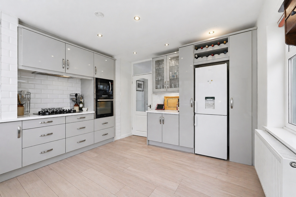 Property photo 2 of 33