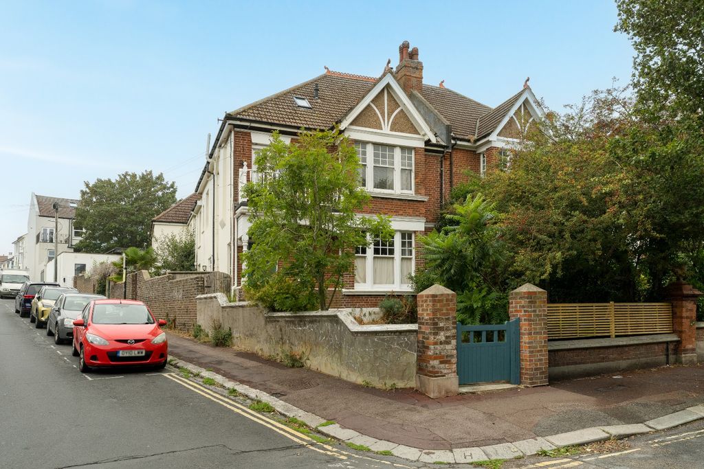 Property photo 1 of 20 5411880