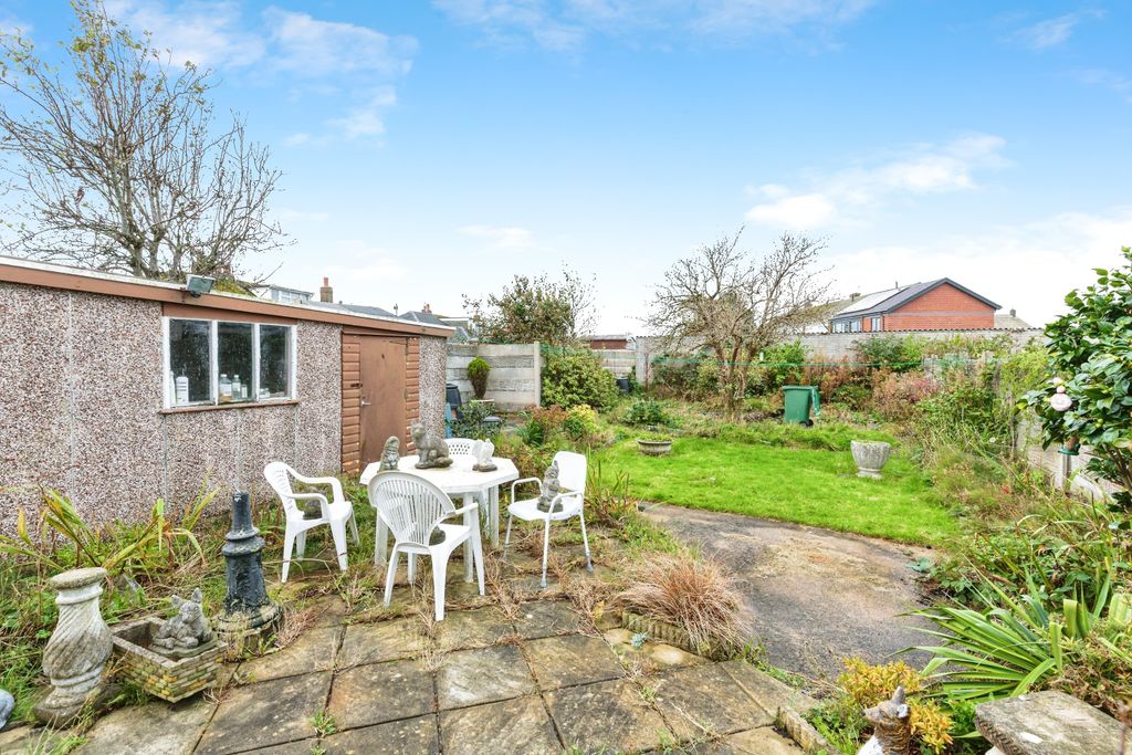 Property photo 2 of 11 Garden