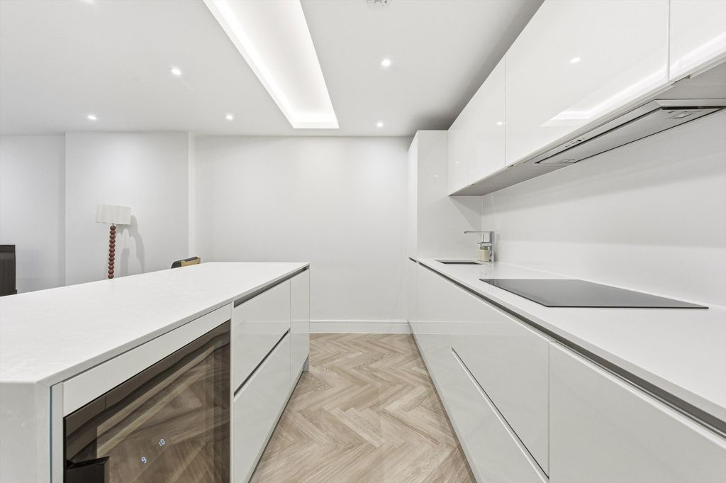 Property photo 3 of 11 Image