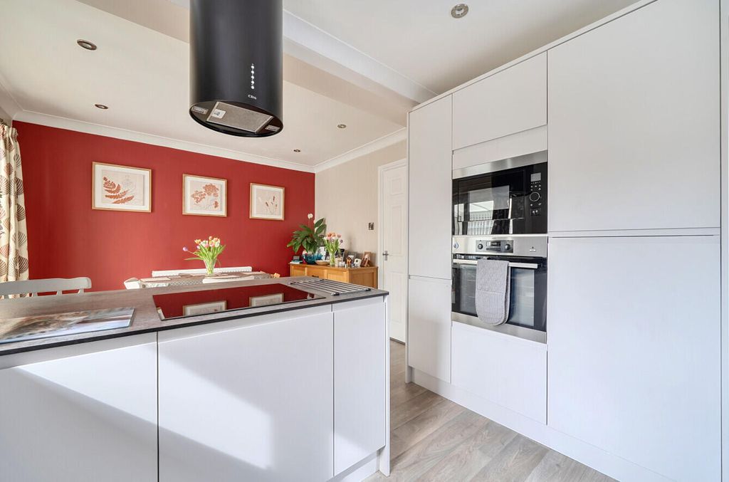 Property photo 3 of 14 Kitchen