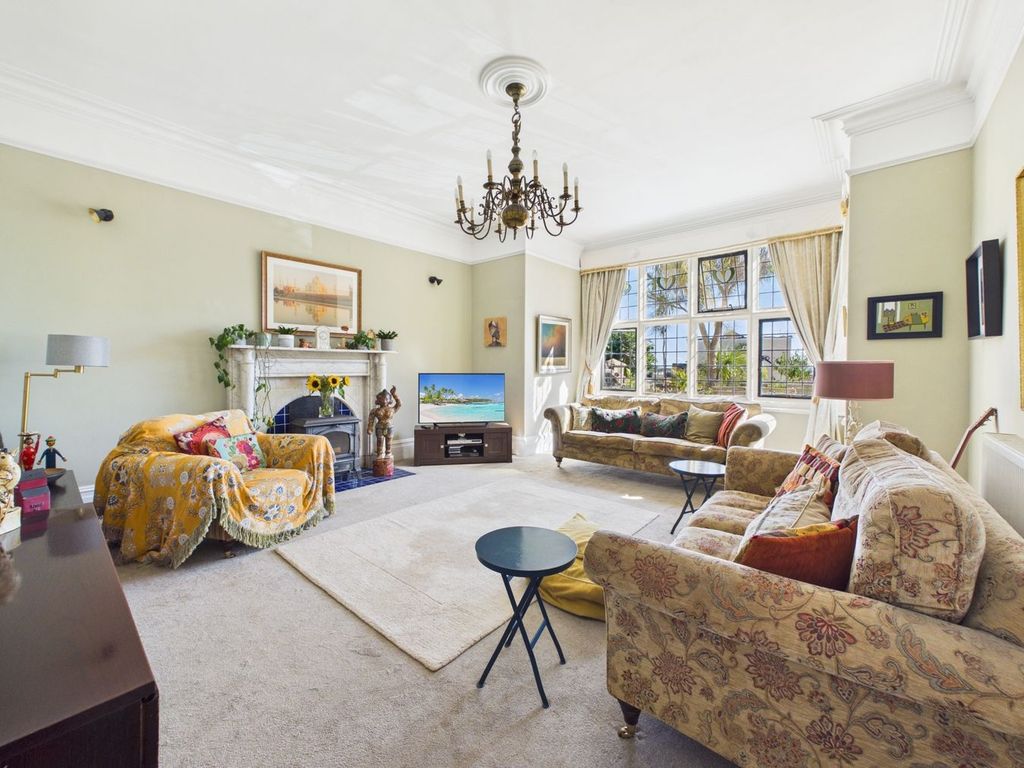Property photo 3 of 46