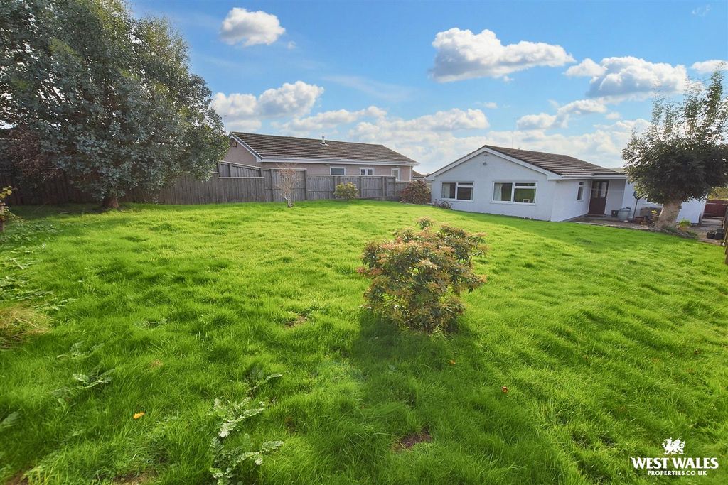 Additional image 4 of 3 bed detached bungalow for saleWhitehall Avenue, Pembroke SA71