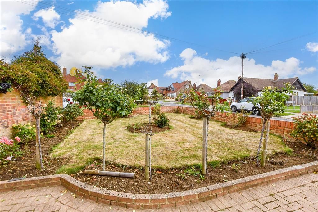 Property photo 2 of 13 Front Garden