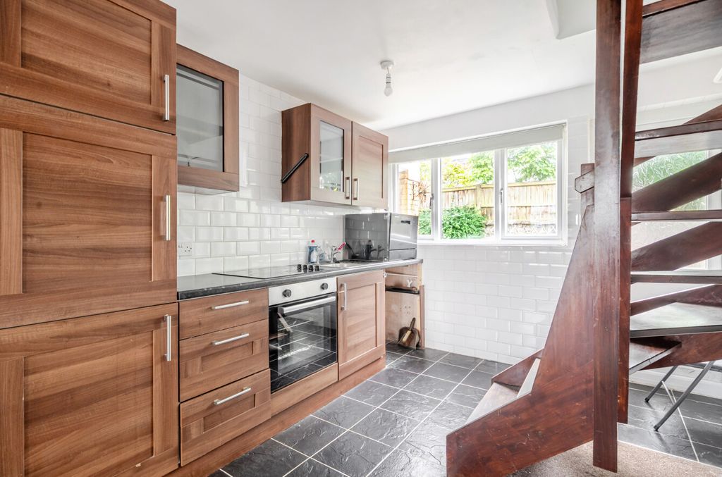 Property photo 3 of 12 1457350-7-6A02156...