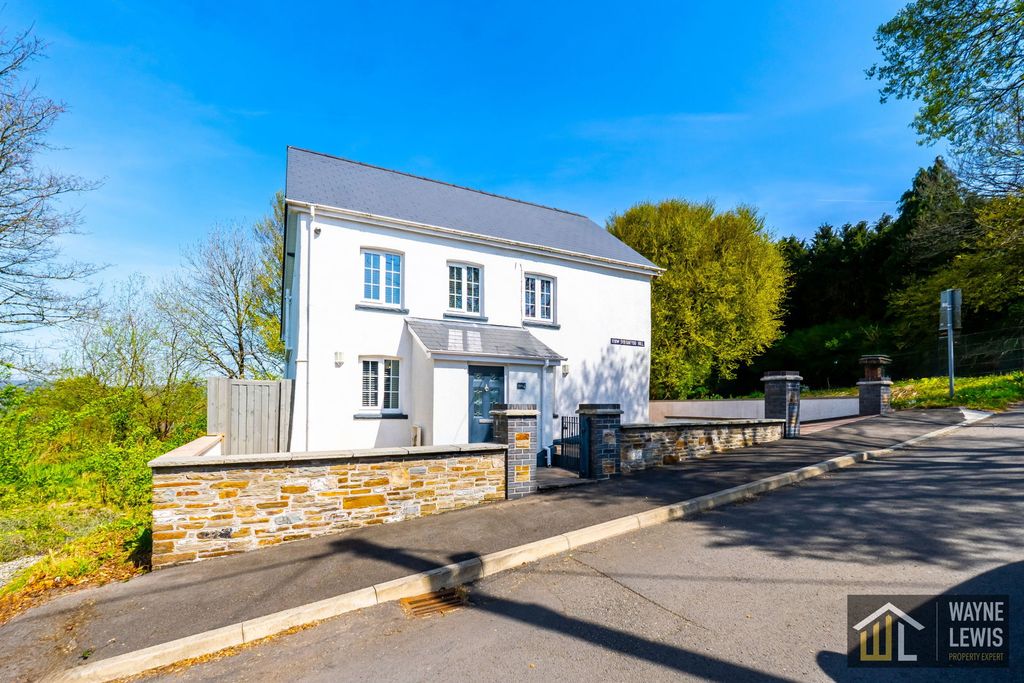 Property photo 1 of 54