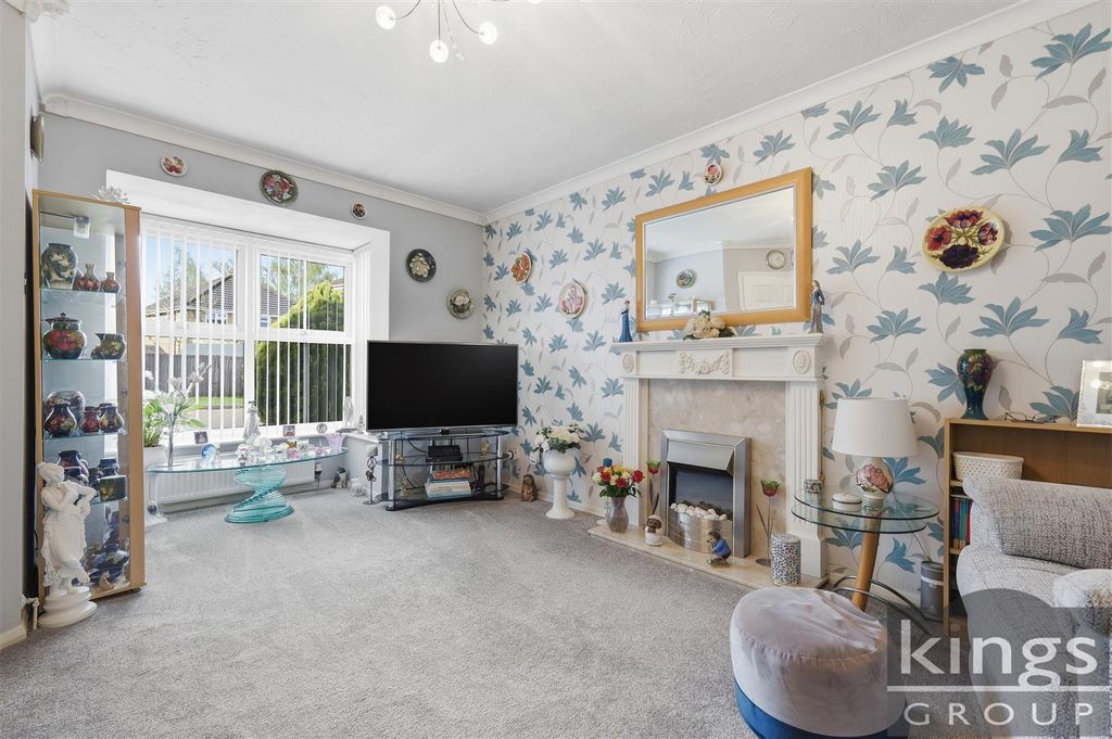 Property photo 2 of 24 Lounge