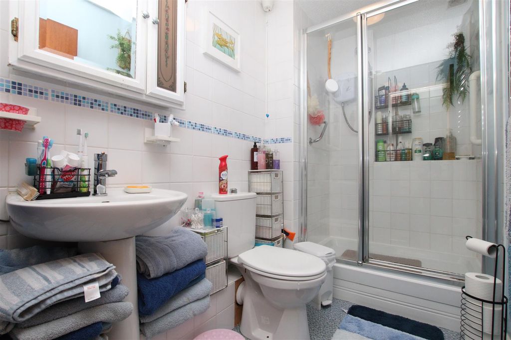 Property photo 3 of 13 Bathroom.Jpg