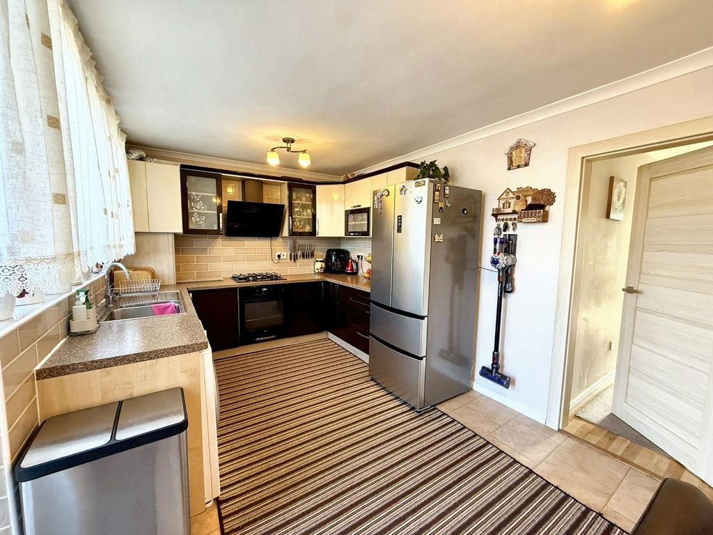 Property photo 2 of 28 4558905