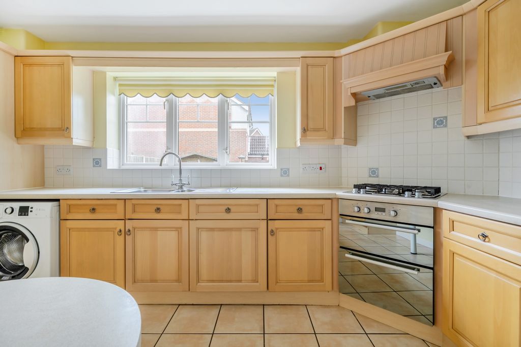 Property photo 3 of 21 Kitchen