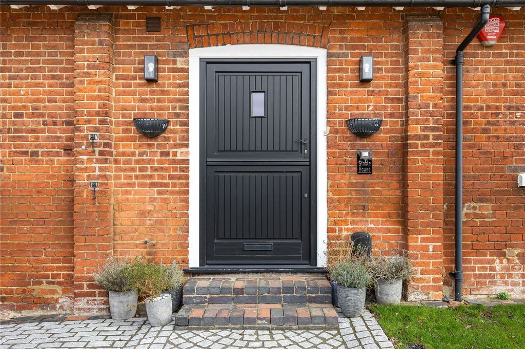 Property photo 3 of 26 Entrance