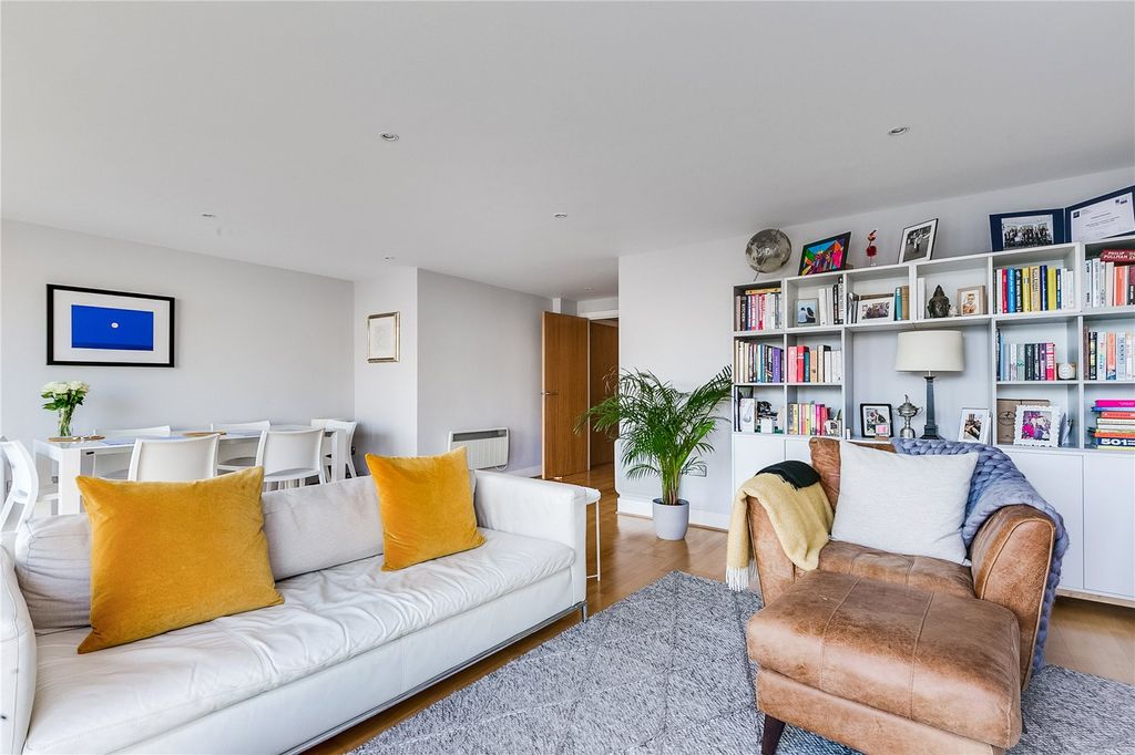 Property photo 2 of 11