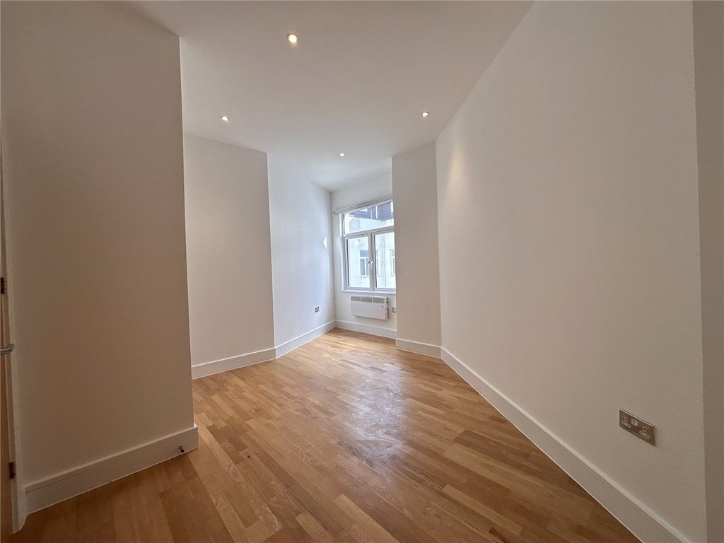 Property photo 3 of 8 Picture No. 08