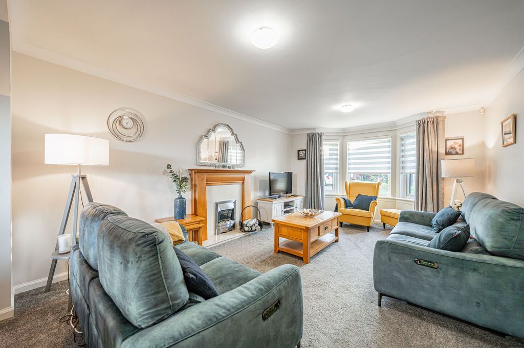 Property photo 2 of 30 Liv 1