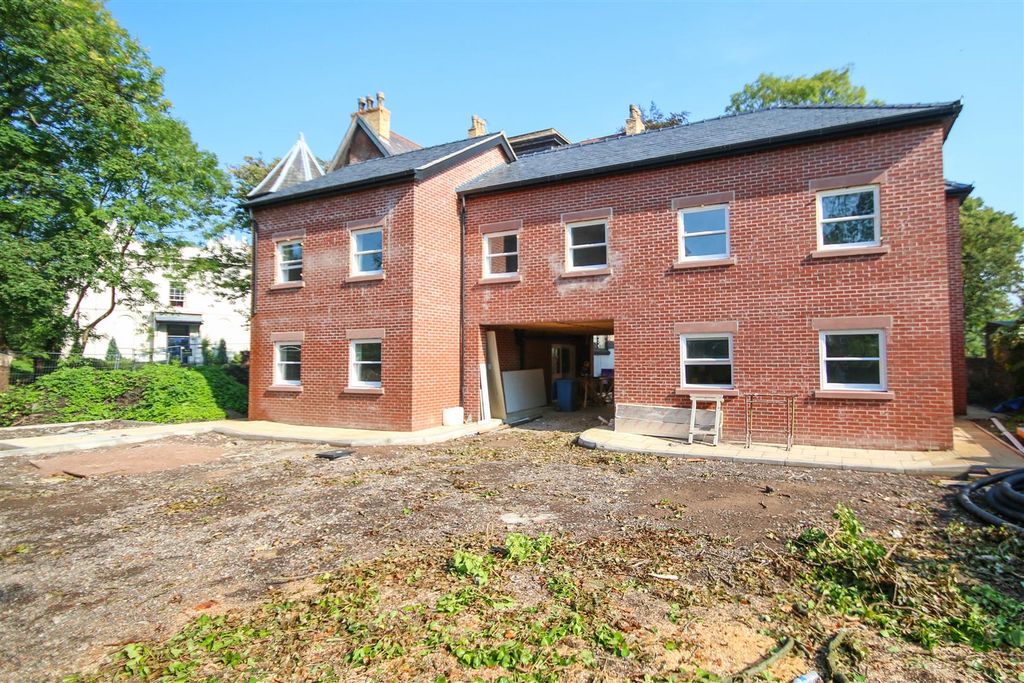 Property photo 2 of 6 External