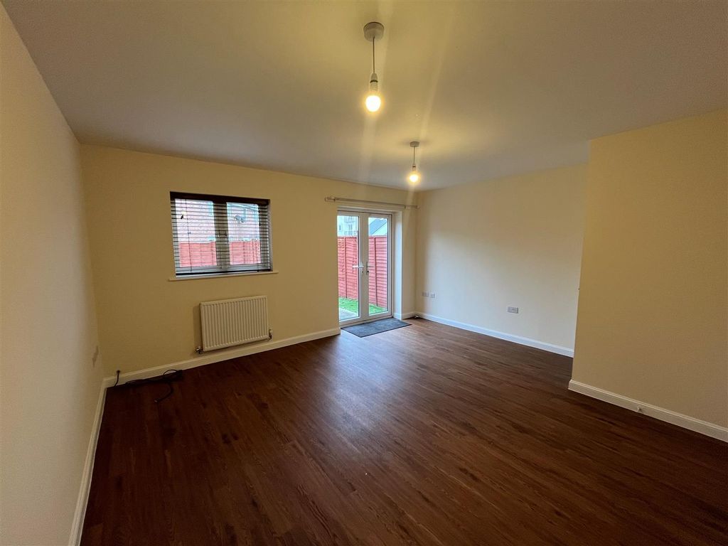 Property photo 2 of 22 Lounge / Diner