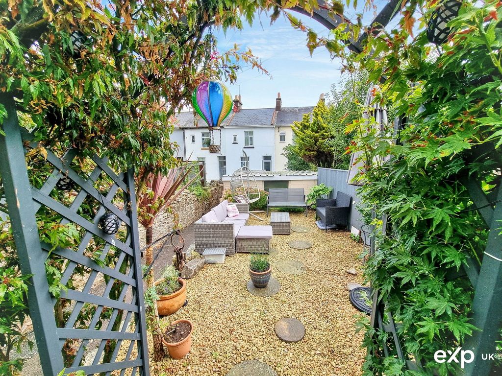 Property photo 2 of 36