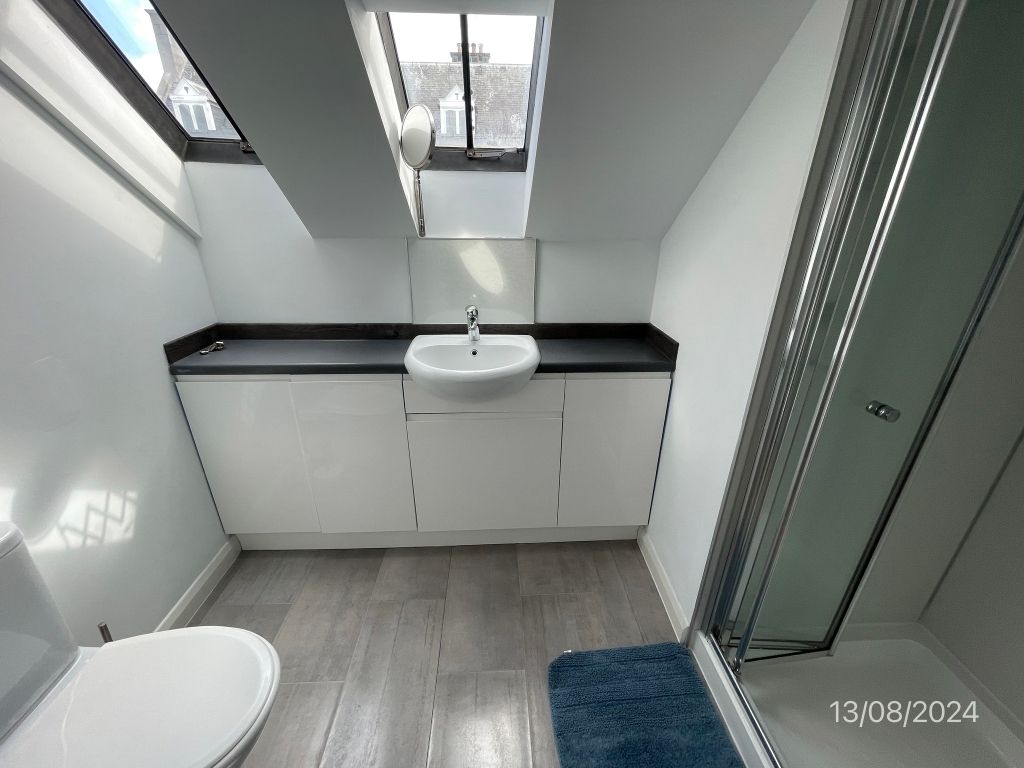 Property photo 3 of 9 Bathroom