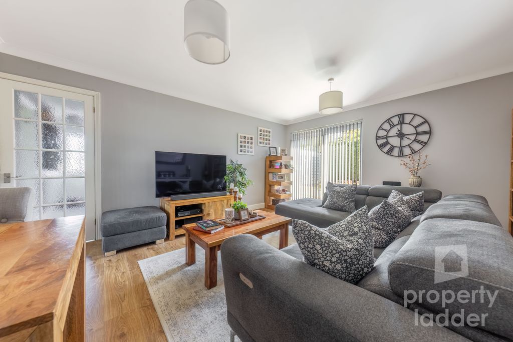 Property photo 3 of 16 Pl-9