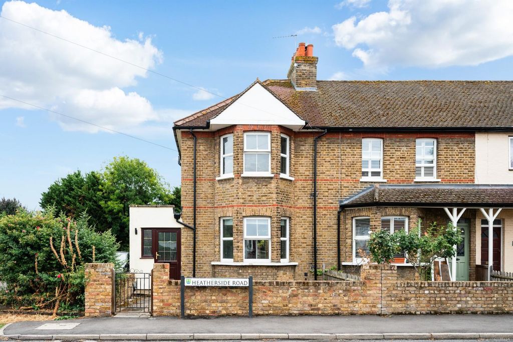 Property photo 1 of 15 Heatherside Road