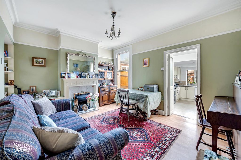 Property photo 2 of 11 37, Cranmer Avenue-3.Jpg