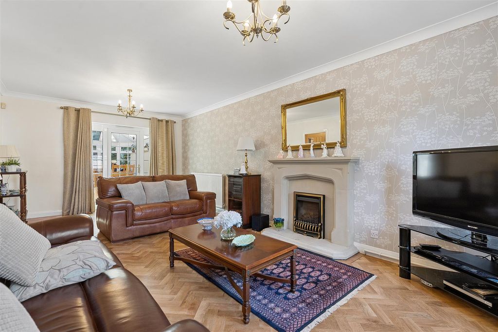 Property photo 2 of 20 6A Pincroft-Hr15.Jpg