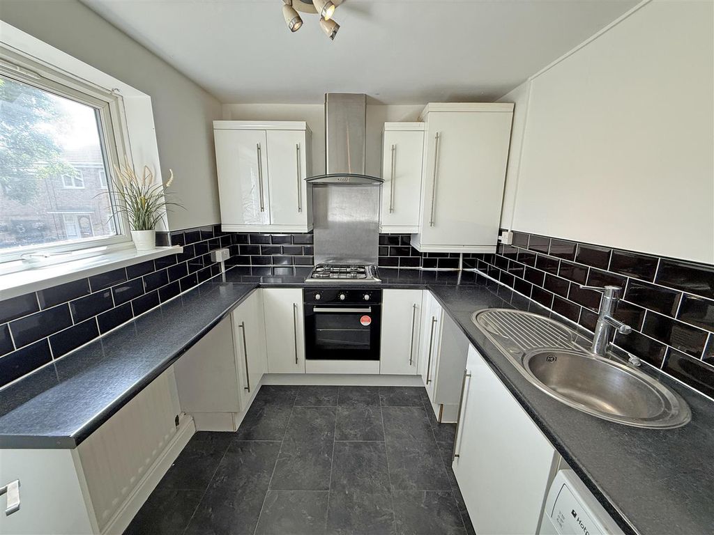 Property photo 3 of 7 Kitchen.Jpg