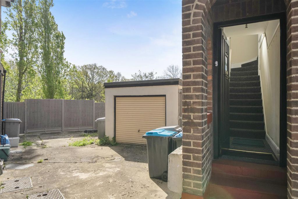 Property photo 3 of 13 Garage.Jpg