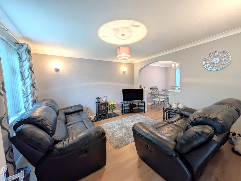 Property photo 2 of 15 Lounge