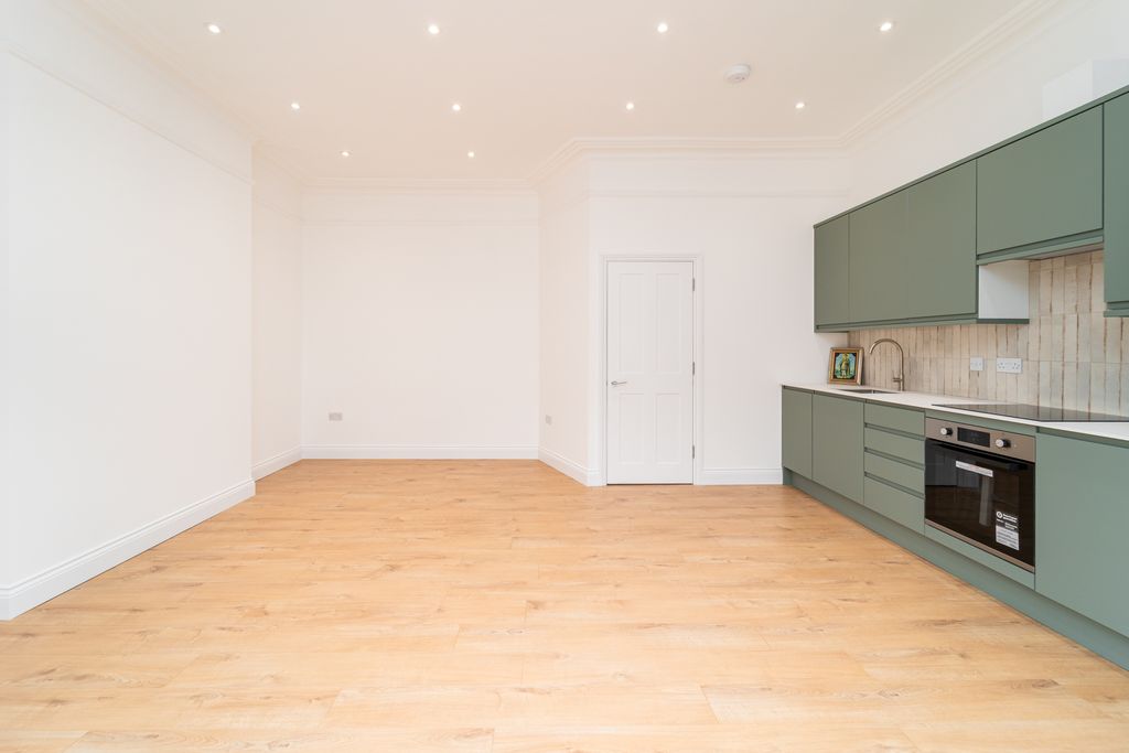 Property photo 3 of 10 Ndb07109-Edit