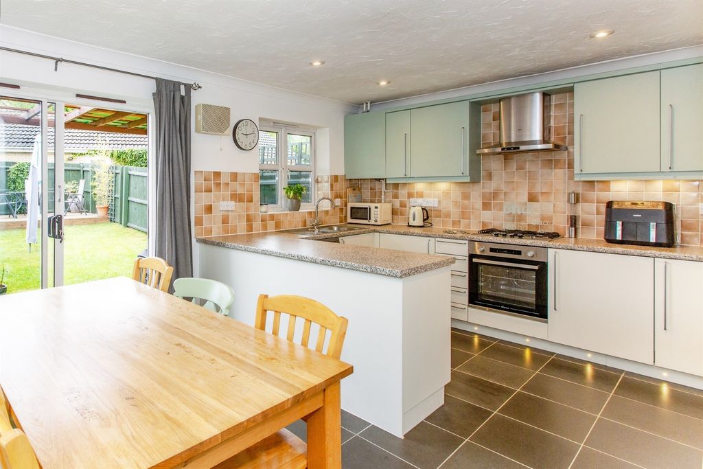 Property photo 3 of 12