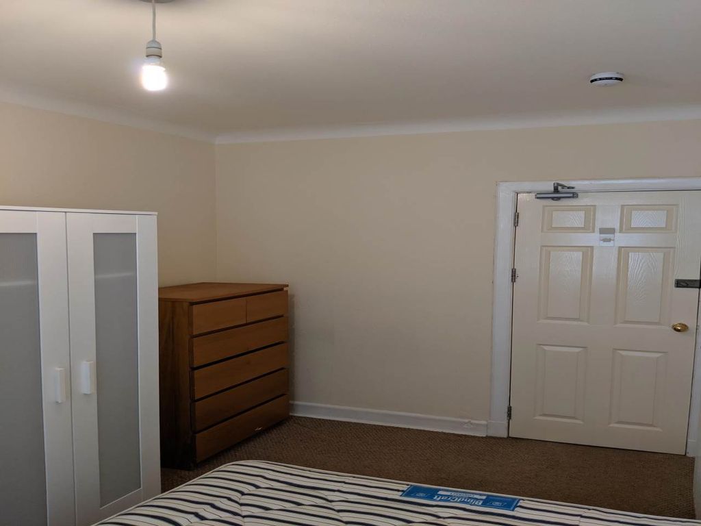 Property photo 2 of 2 7Ra 2 R - Bed 3 (3)