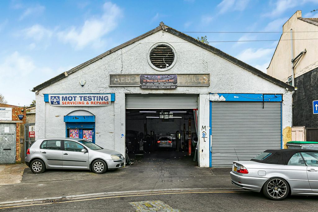 Property photo 2 of 12 21_14543.Jpg