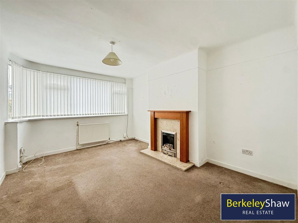 Property photo 3 of 8 Lounge