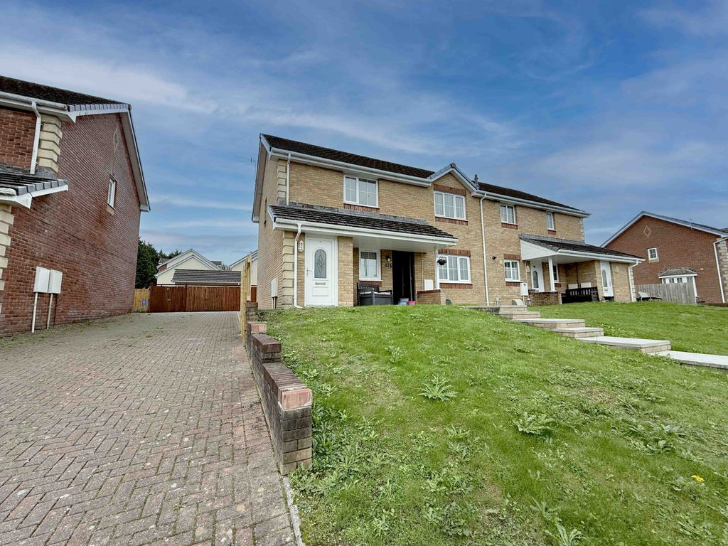 Property photo 1 of 9 2 Bedroom First Floor Flat For Sale, Heol Y Bwlch, Bynea, Llanelli