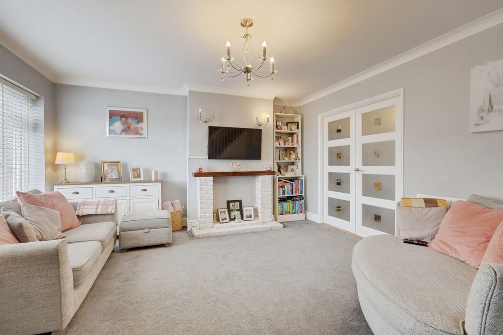 Property photo 2 of 27