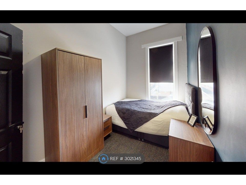 Property photo 1 of 6 Room 5
