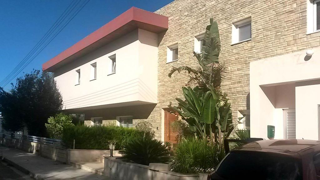 Property photo 2 of 5