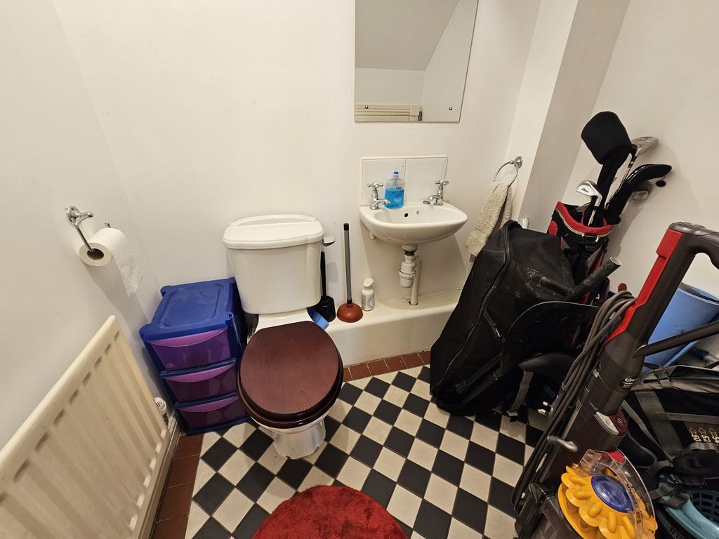 Property photo 1 of 18 Compact And Functional Small Single Toilet Room Wi...
