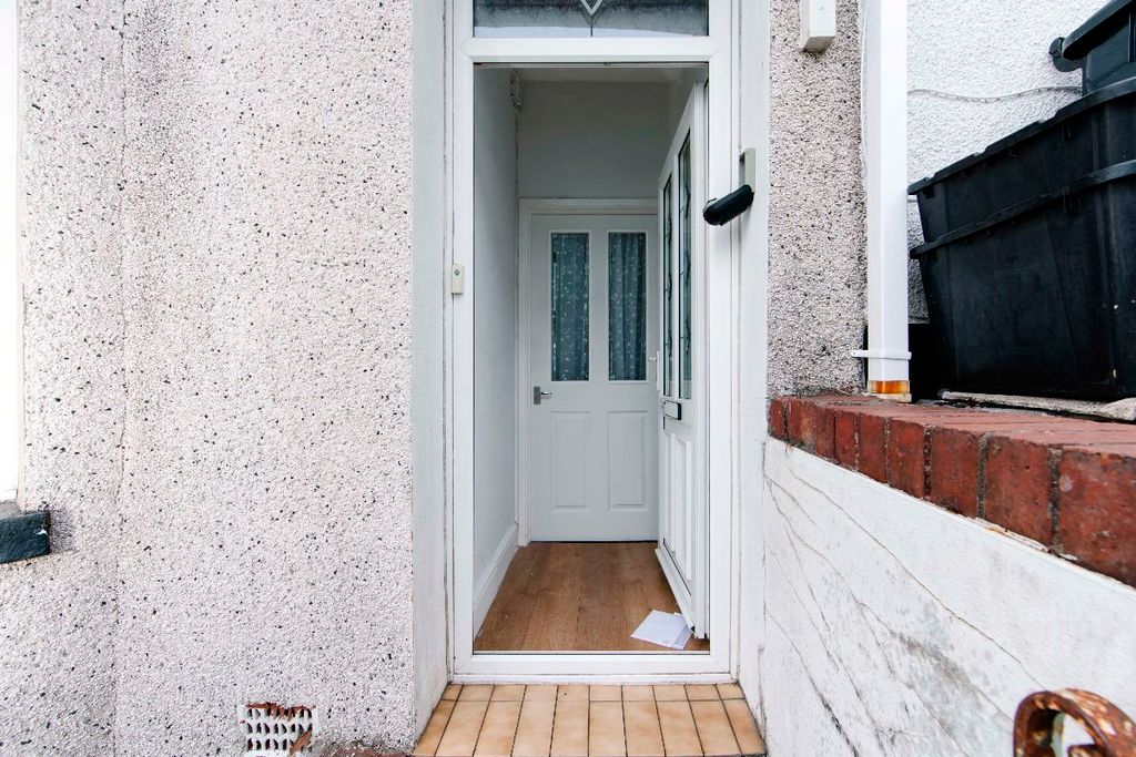 Property photo 2 of 34