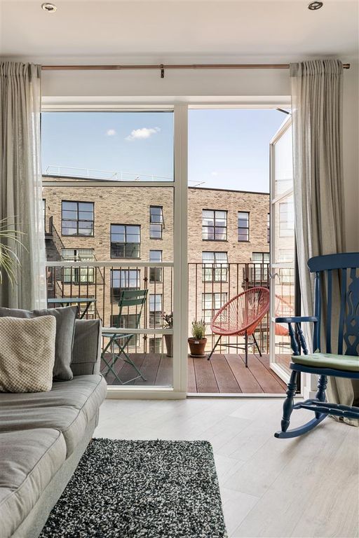 Property photo 2 of 27 Copper Street, E20