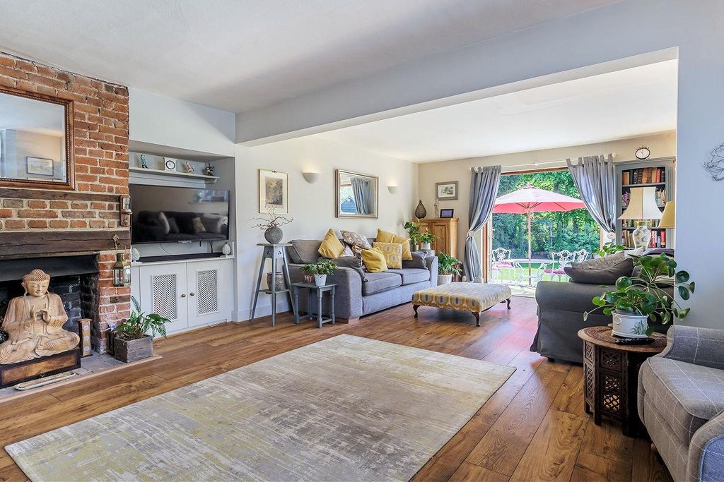Property photo 2 of 35 Eb9A9742-Hdr.Jpg