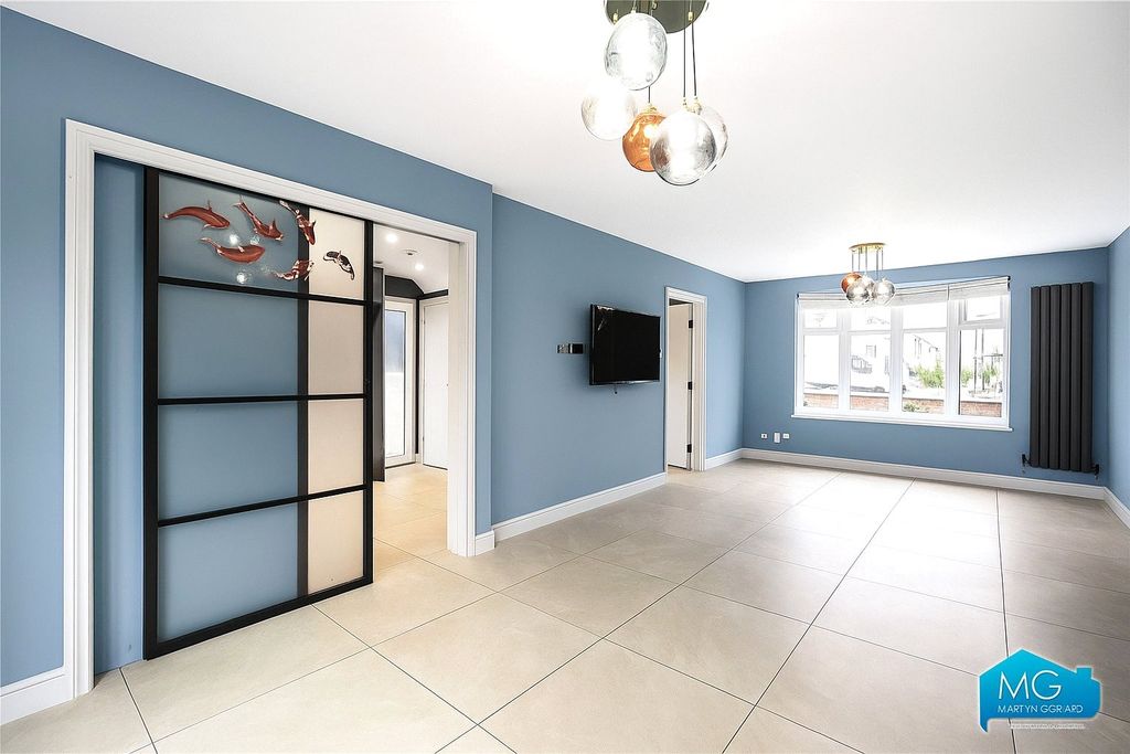 Property photo 2 of 25 Picture No. 33