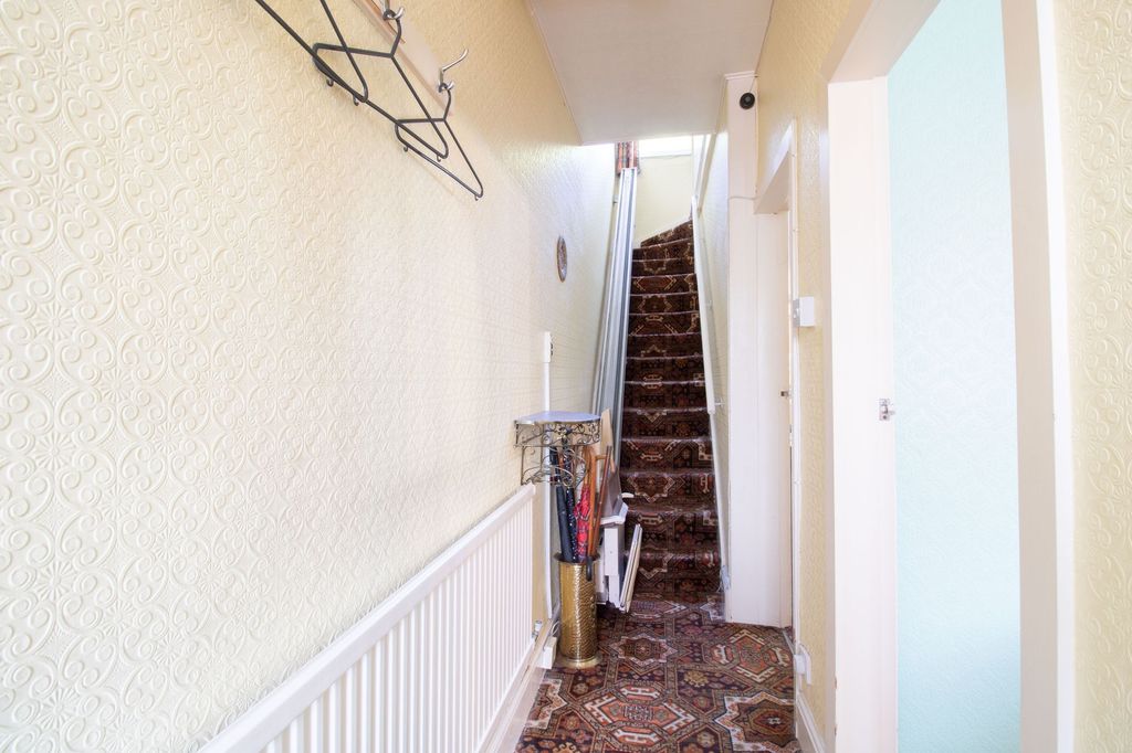 Property photo 2 of 25