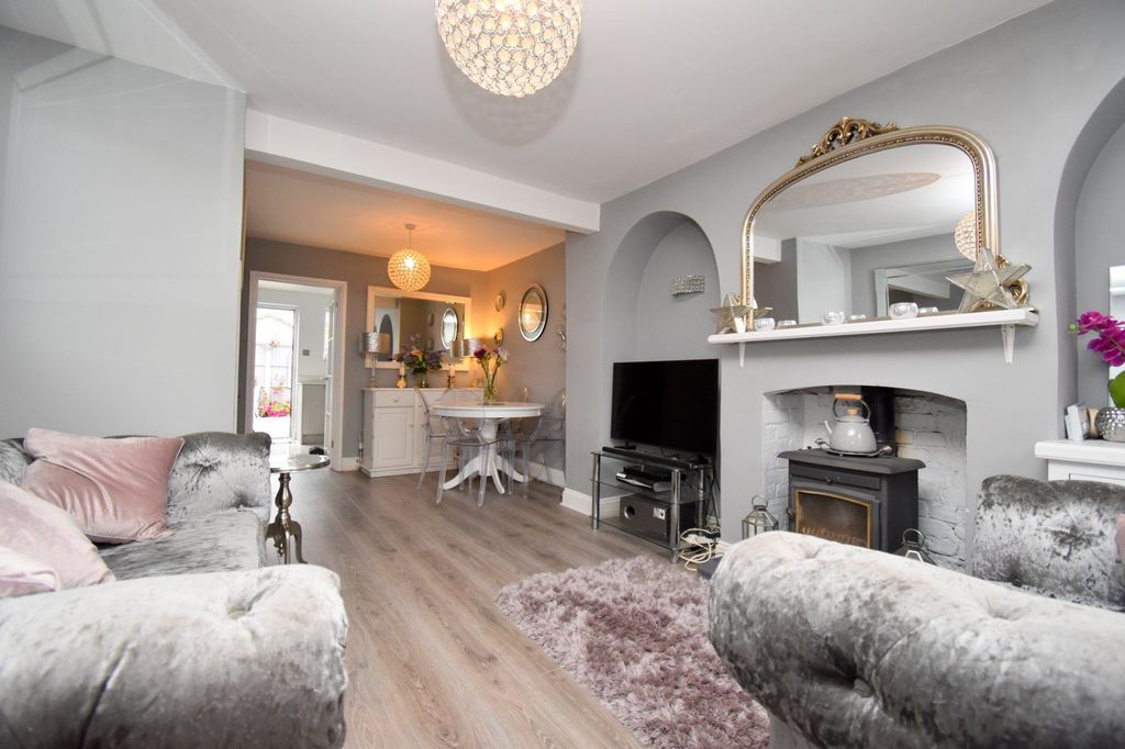 Property photo 3 of 19