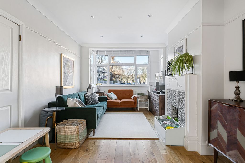 Property photo 2 of 27