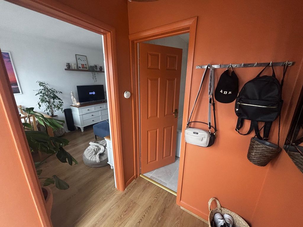 Property photo 2 of 14 Hallway