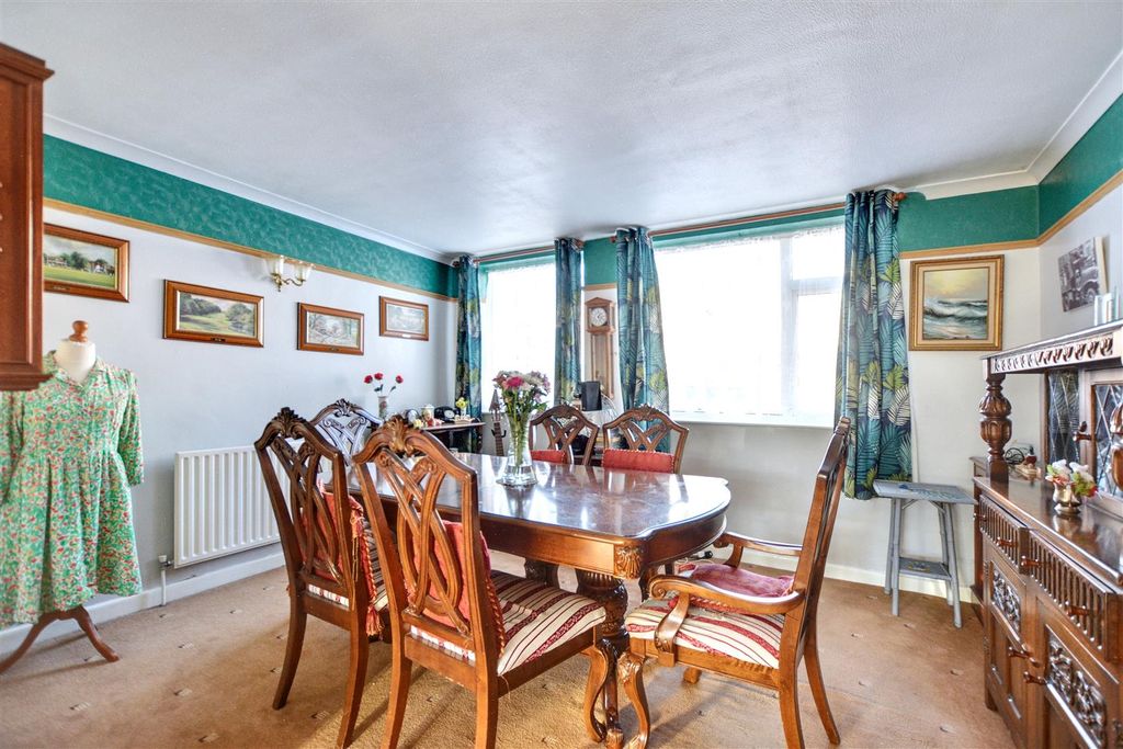 Property photo 3 of 25 Dining Area